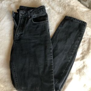 Black urban outfitters mom jeans